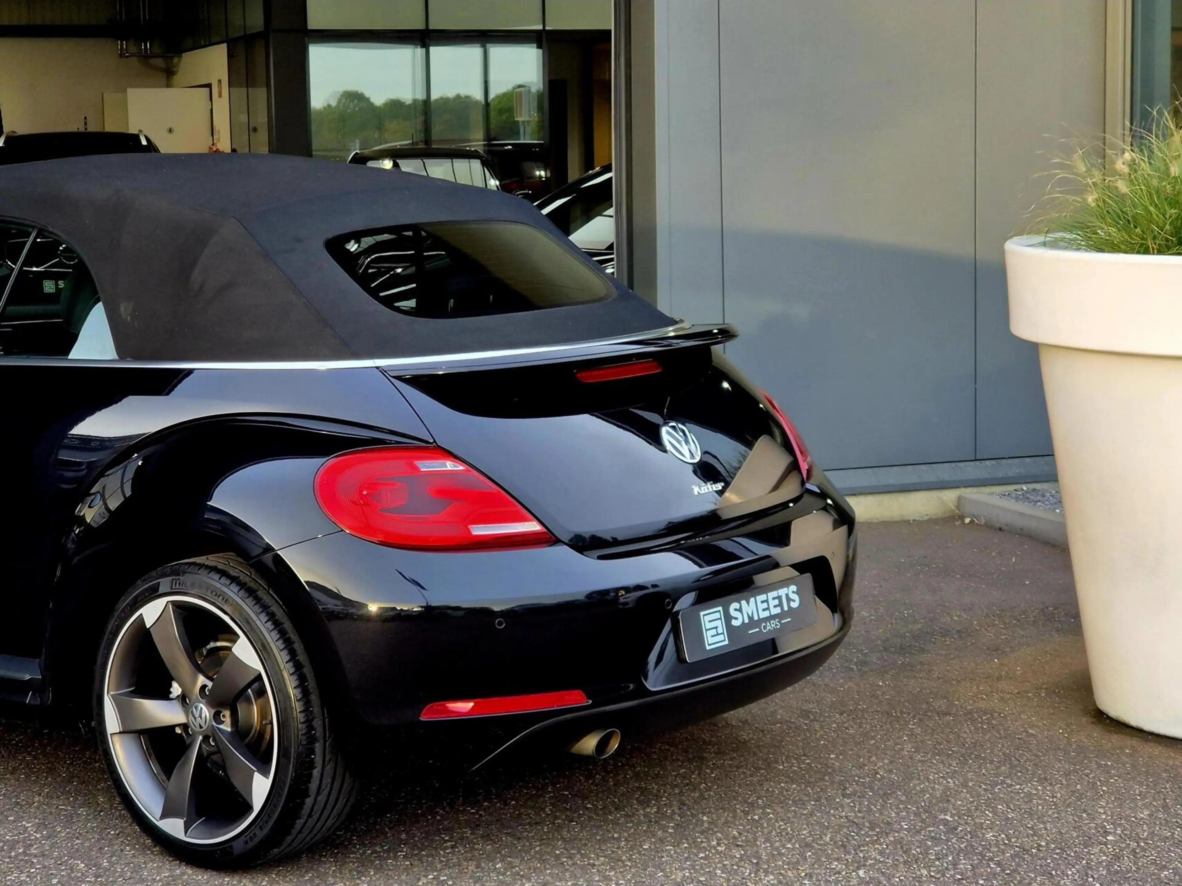 Volkswagen Beetle Cabriolet 1.2 TSI Design — photo 17