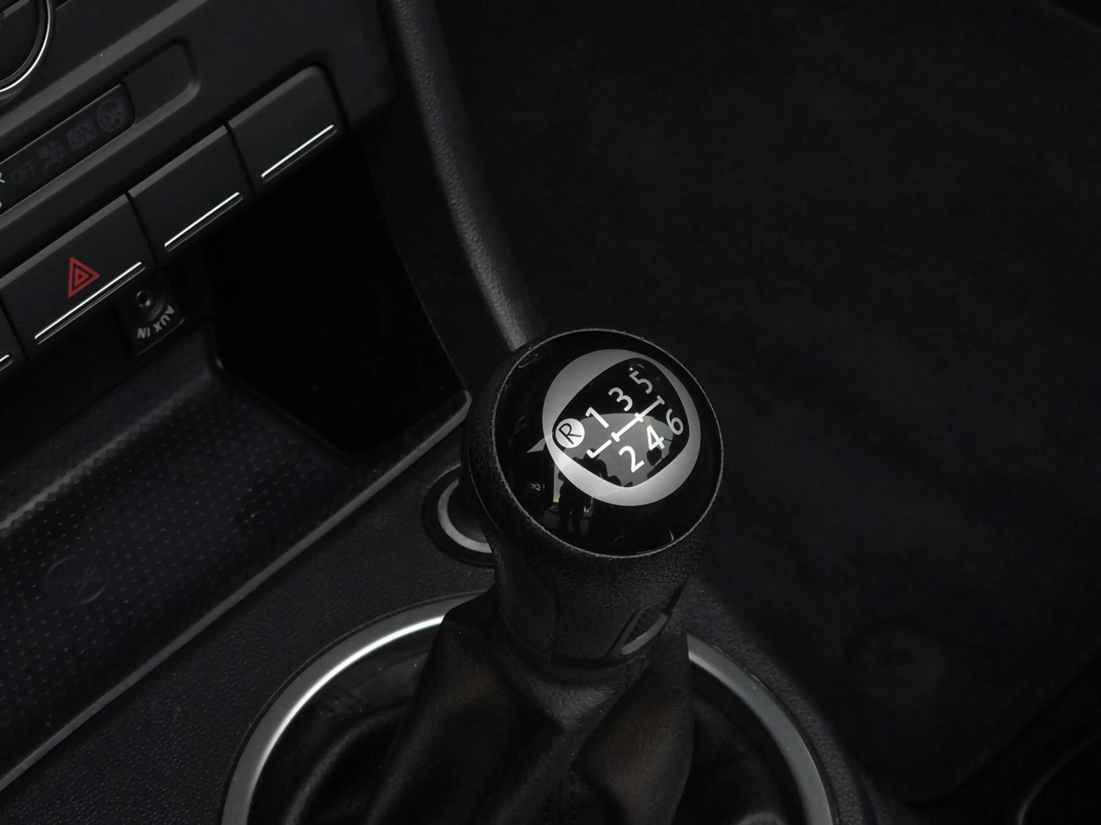 Volkswagen Beetle Cabriolet 1.2 TSI Design — photo 18