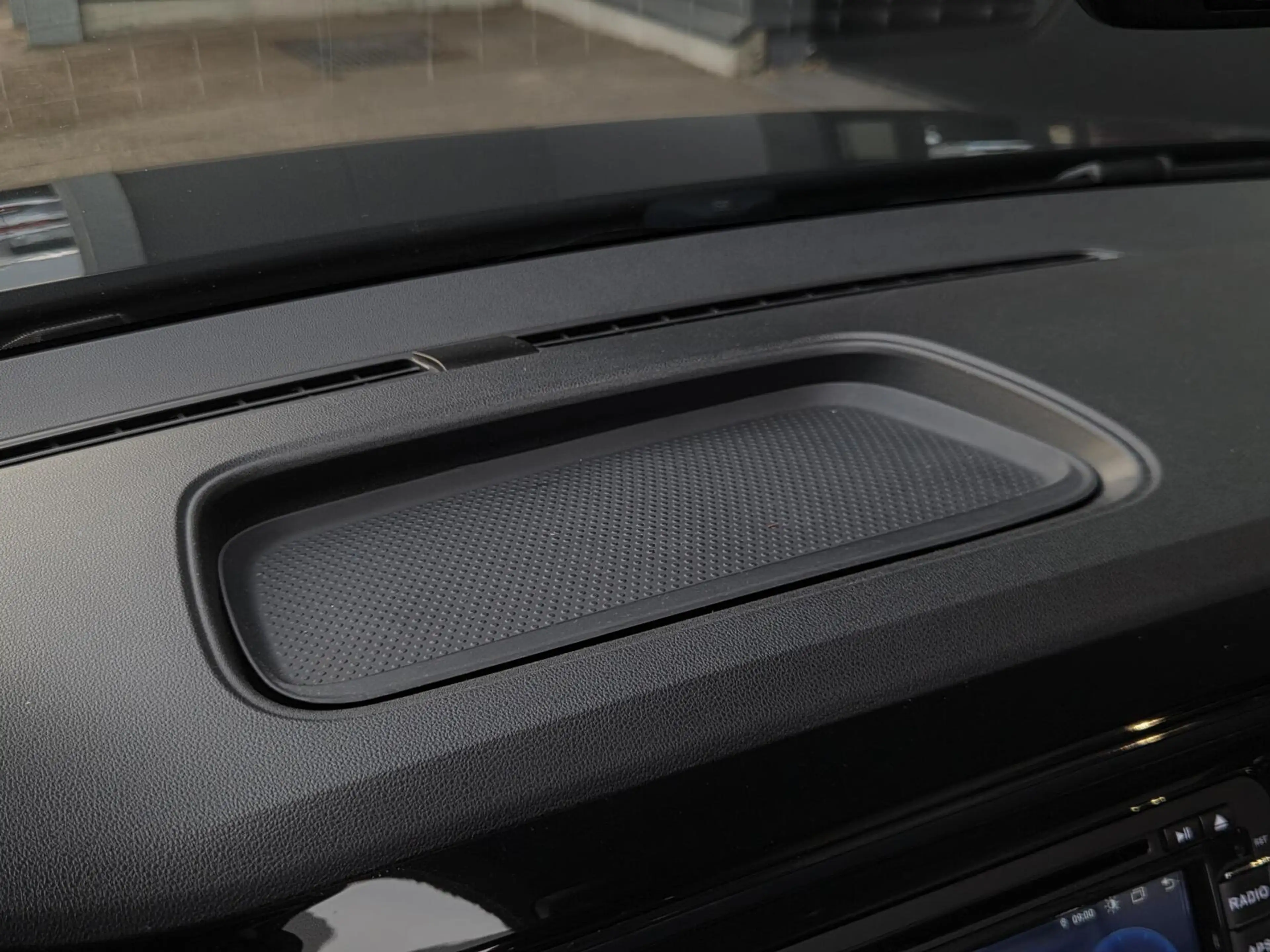 Volkswagen Beetle Cabriolet 1.2 TSI Design — photo 20