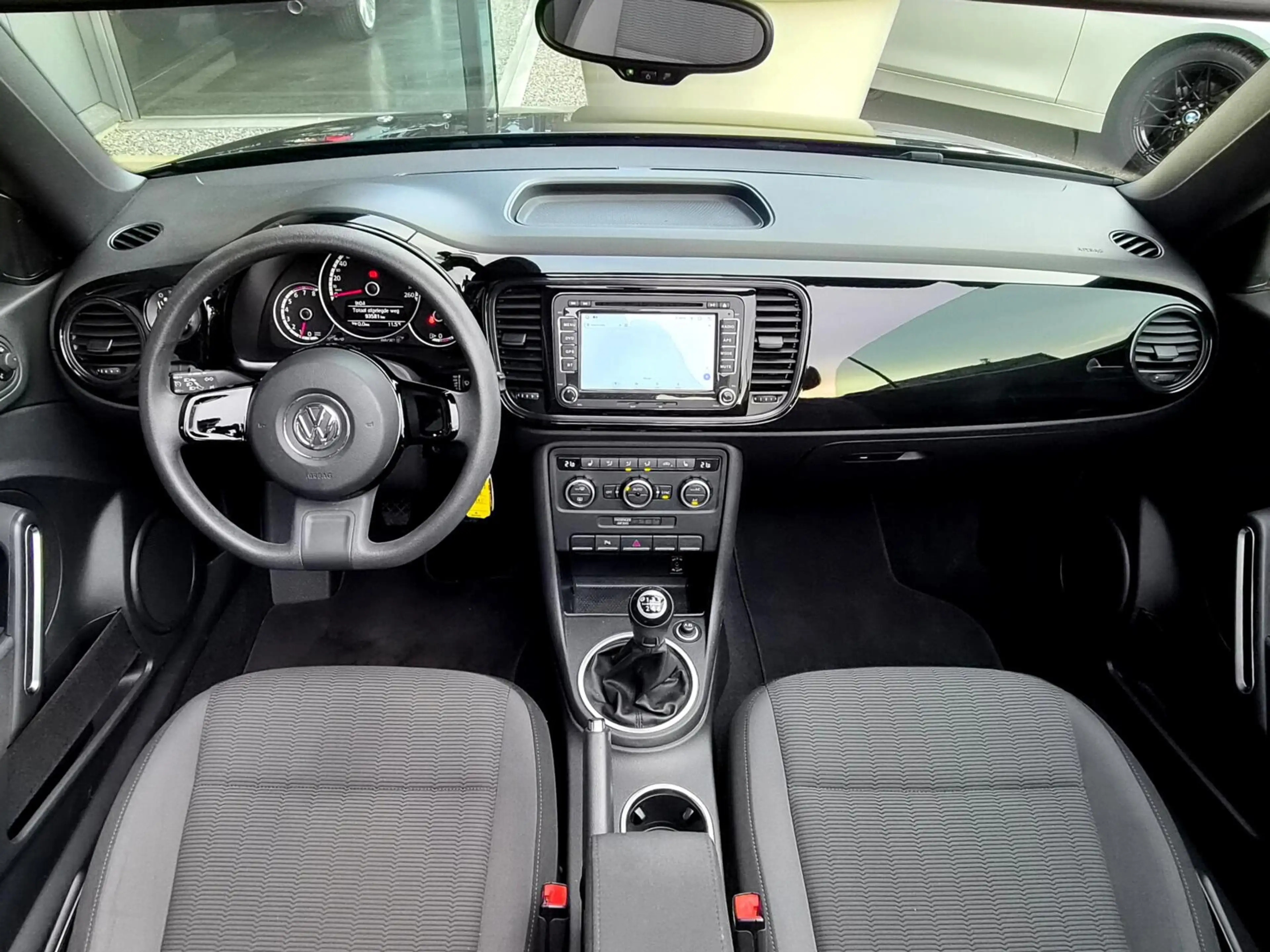 Volkswagen Beetle Cabriolet 1.2 TSI Design — photo 6