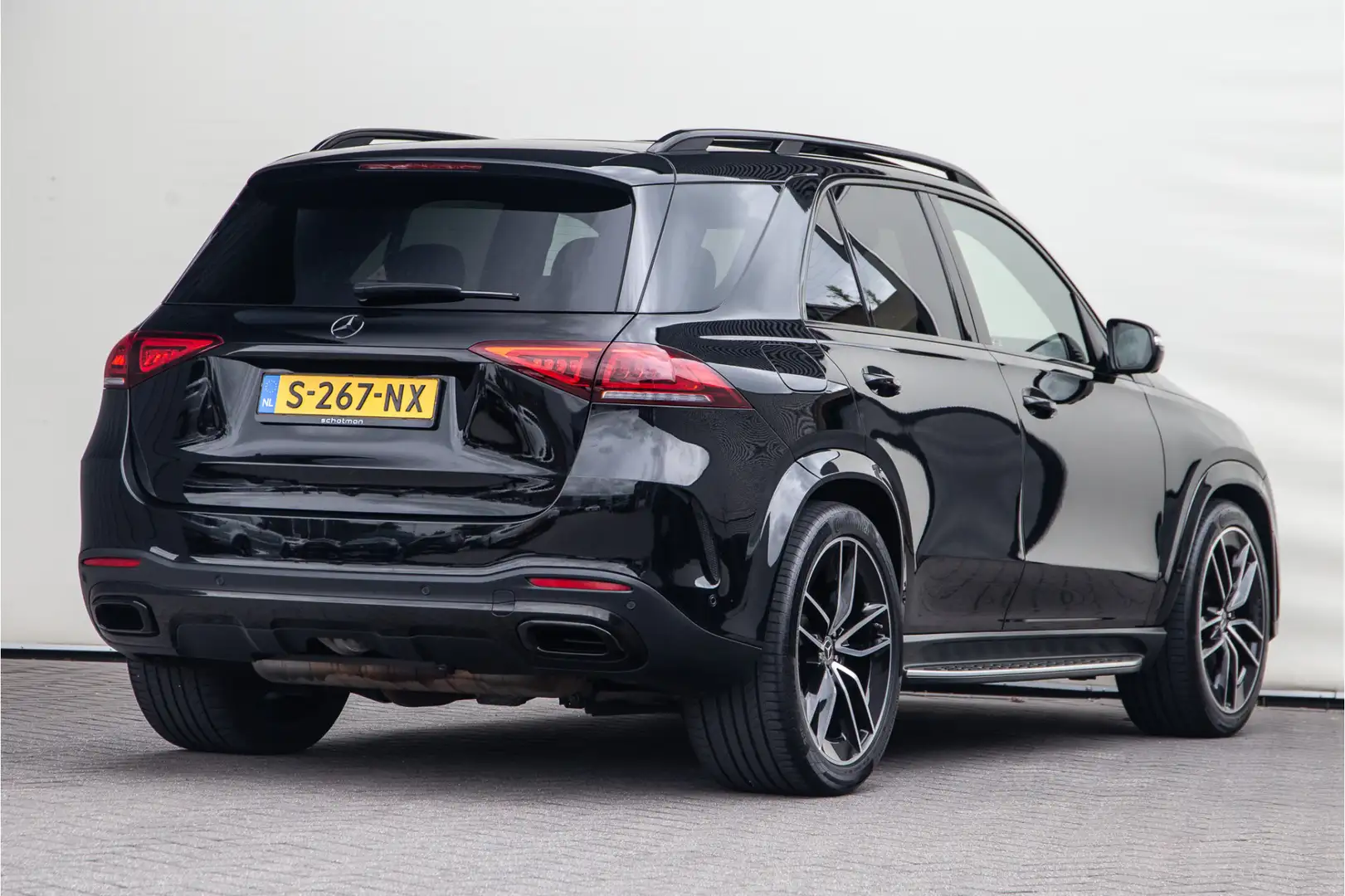 Mercedes-Benz GLE 350 e 4MATIC Premium Plus Luchtvering, Pano, Distronic Zwart - 2