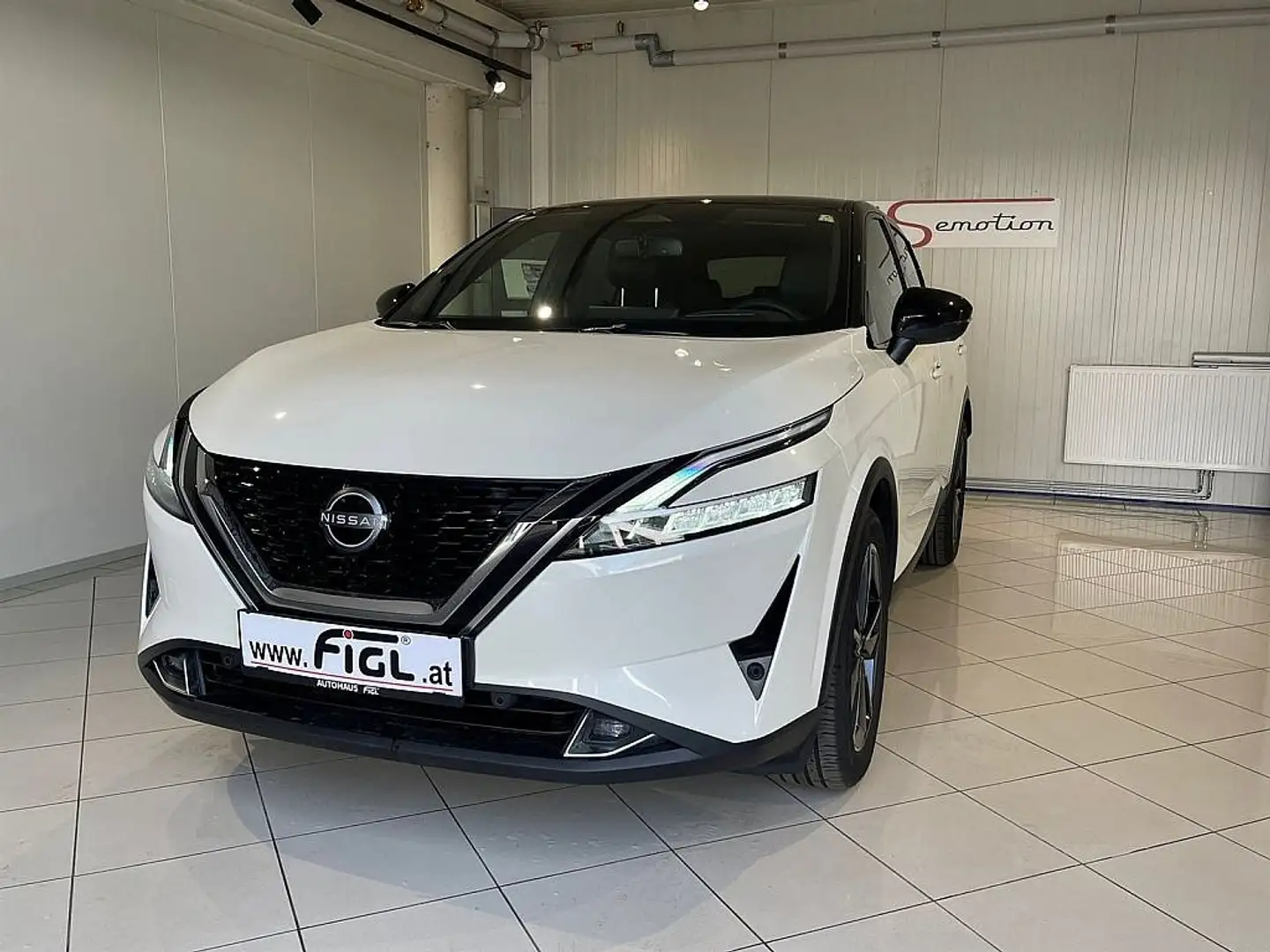 Nissan Qashqai 1,3 DIG-T MHEV 4x4 Tekna Aut. Schwarz - 1