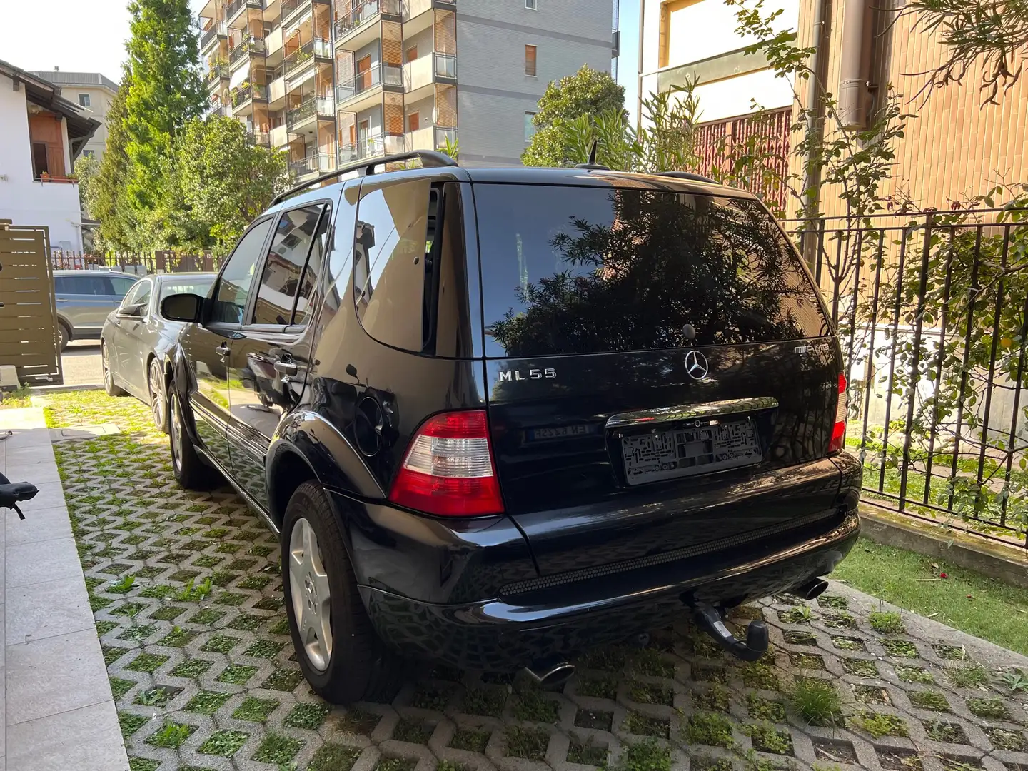 Mercedes-Benz ML 55 AMG Restyling 2003 crna - 2