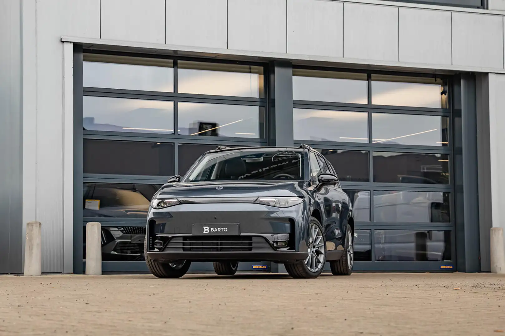 Leapmotor C10 Design | REEV 215 PK | Zwart interieur | 360° |... Grijs - 1