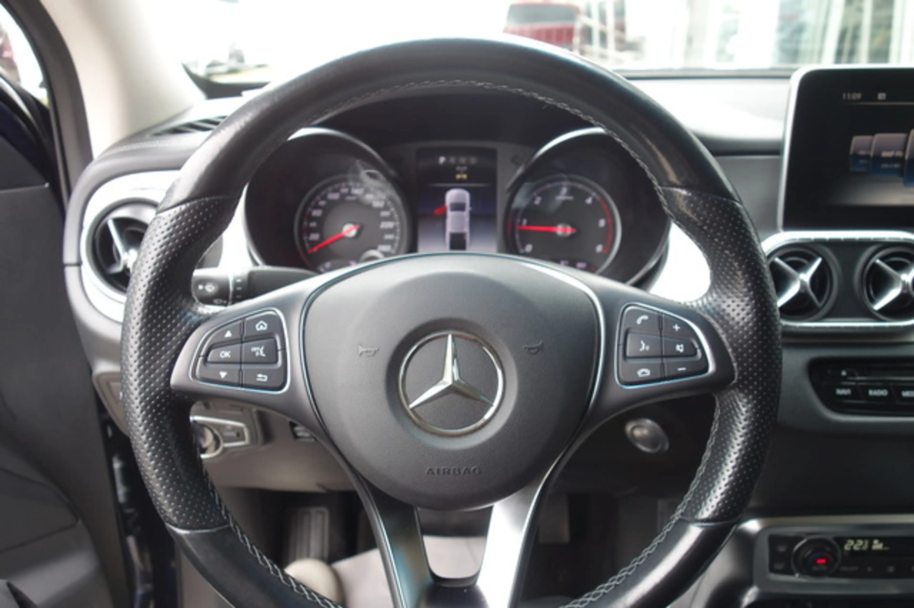 Mercedes-Benz X 250 d 4Mat DoKa Power HARDTOP/360°/COMAND/LED — photo 11