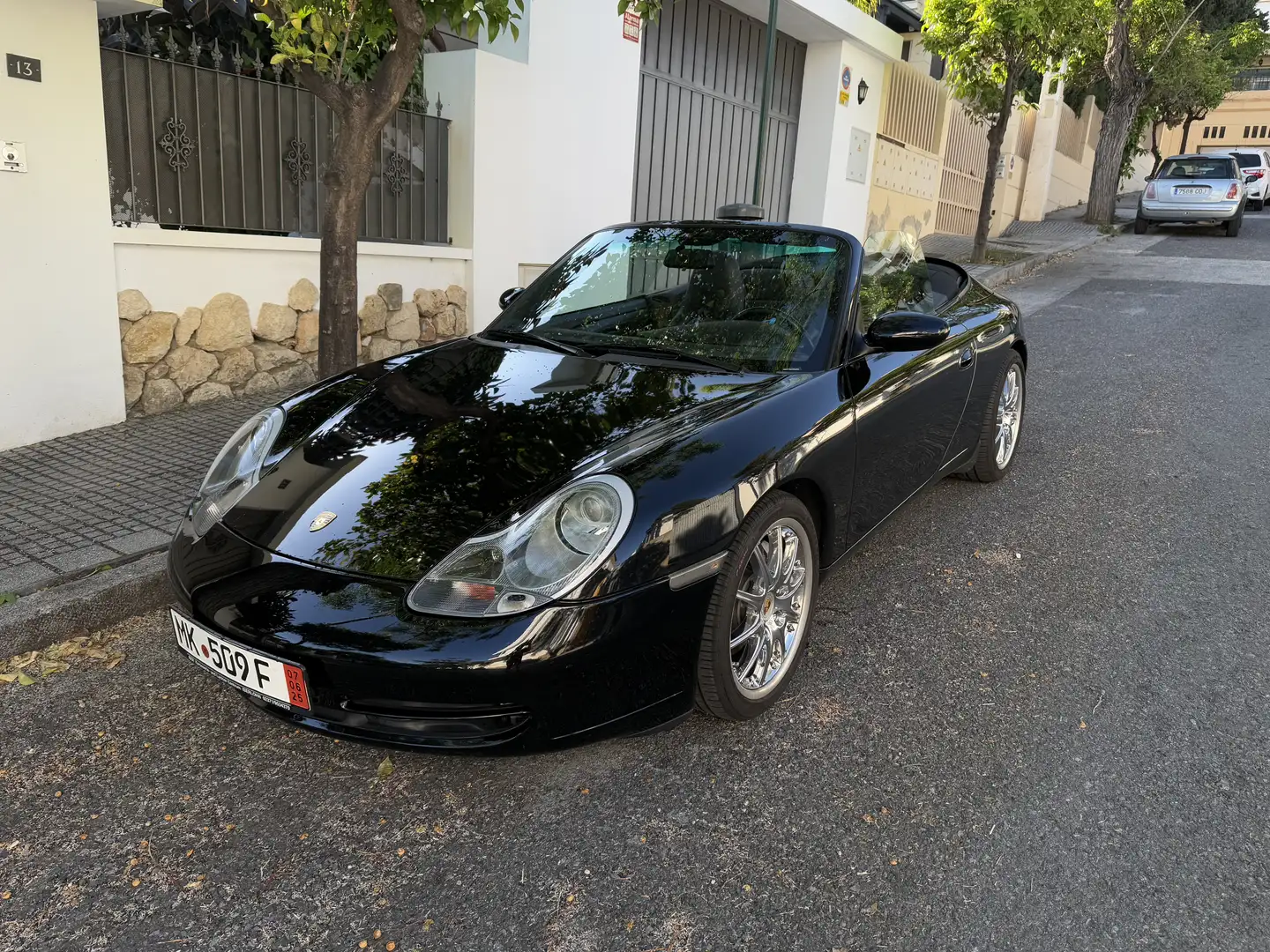 Porsche 996 Carrera 4 Cabriolet Schwarz - 1