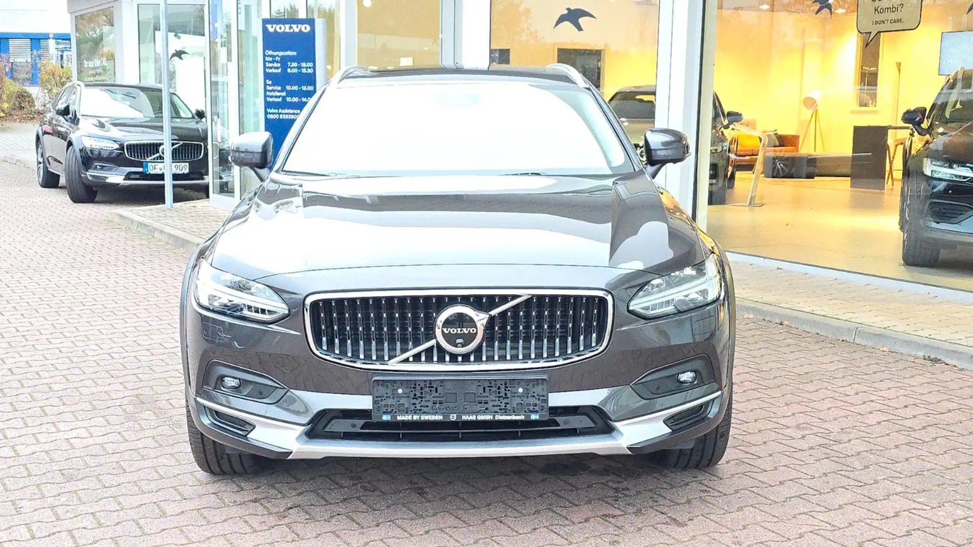 Volvo V90 Cross Country B4 D AWD Plus Auto Grigio - 2