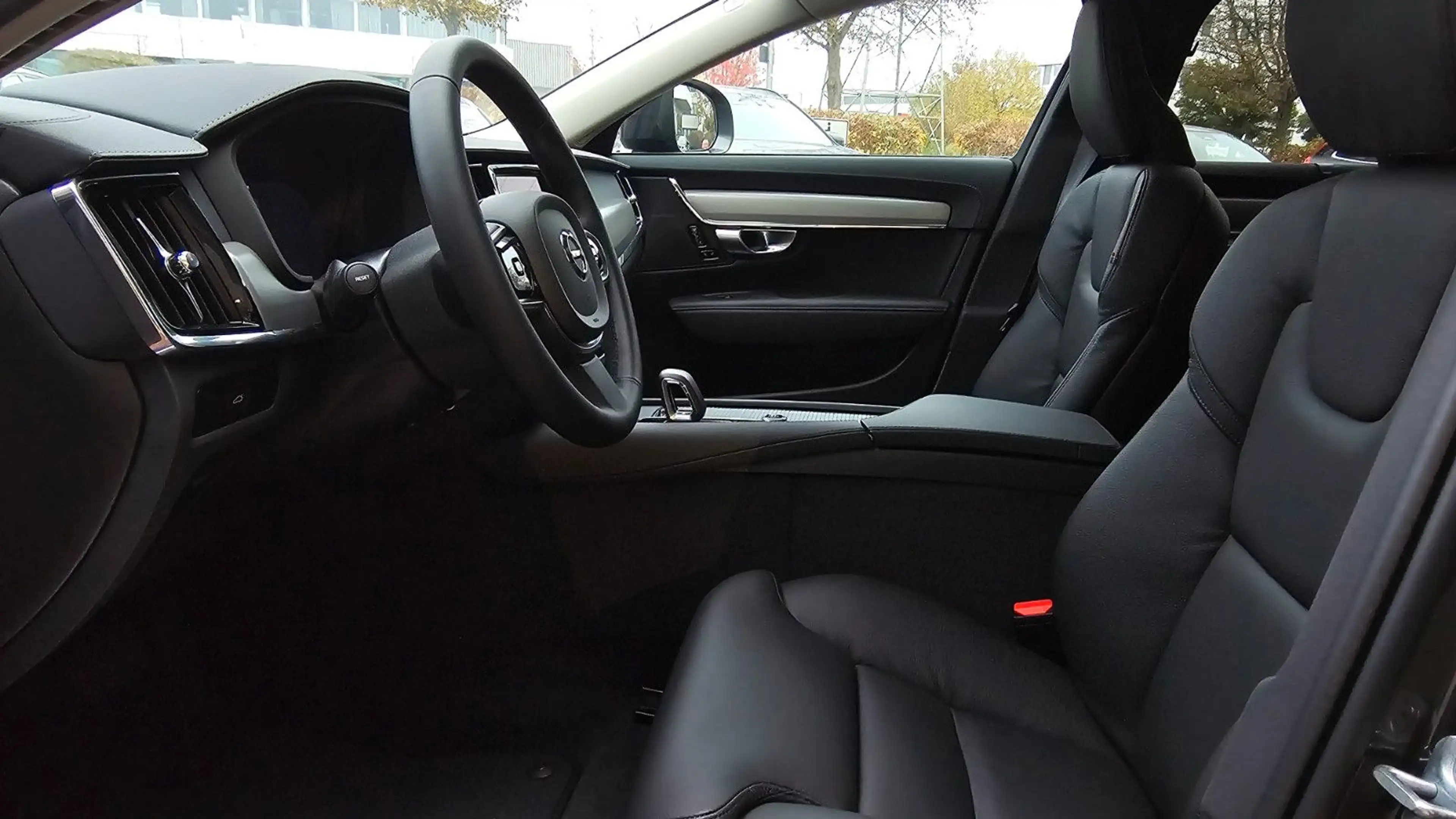 Volvo V90 Cross Country B4 D AWD Plus Auto — photo 11