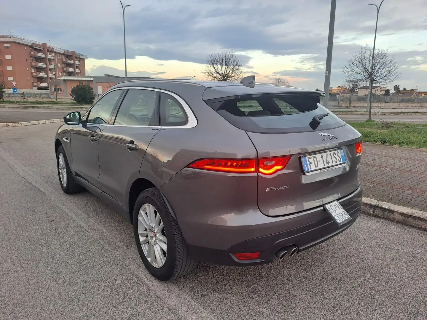 Jaguar F-Pace Sport - 1