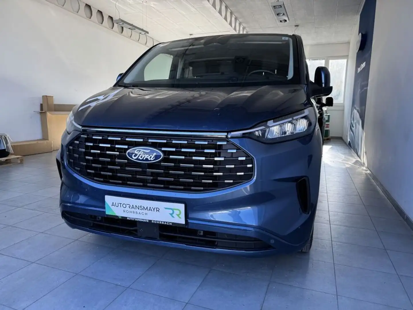 Ford Tourneo Custom Bus 2,0 EcoBlue 320 L1H1 Titanium Blau - 2