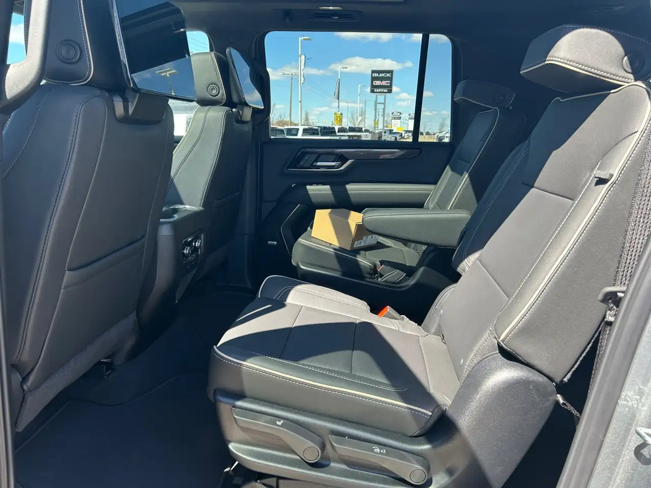 GMC Yukon снимка GMC Yukon