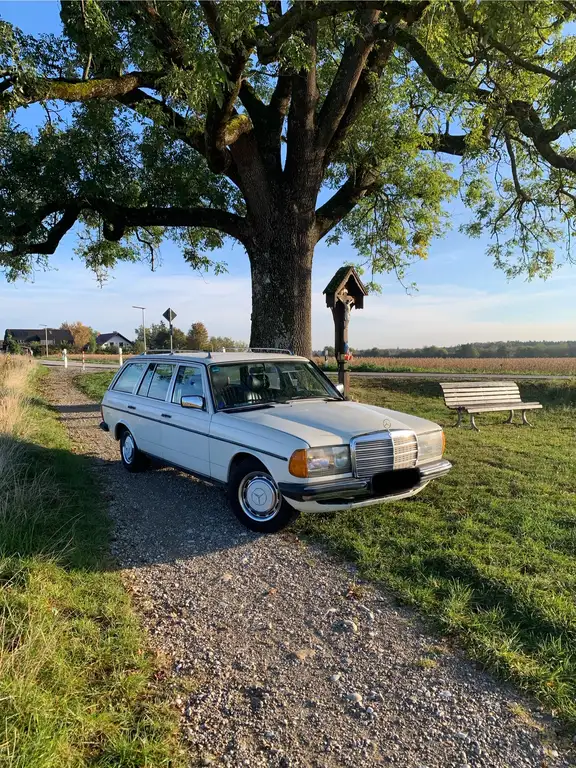 Mercedes-Benz 230 1983 из Европы — купить под ключ