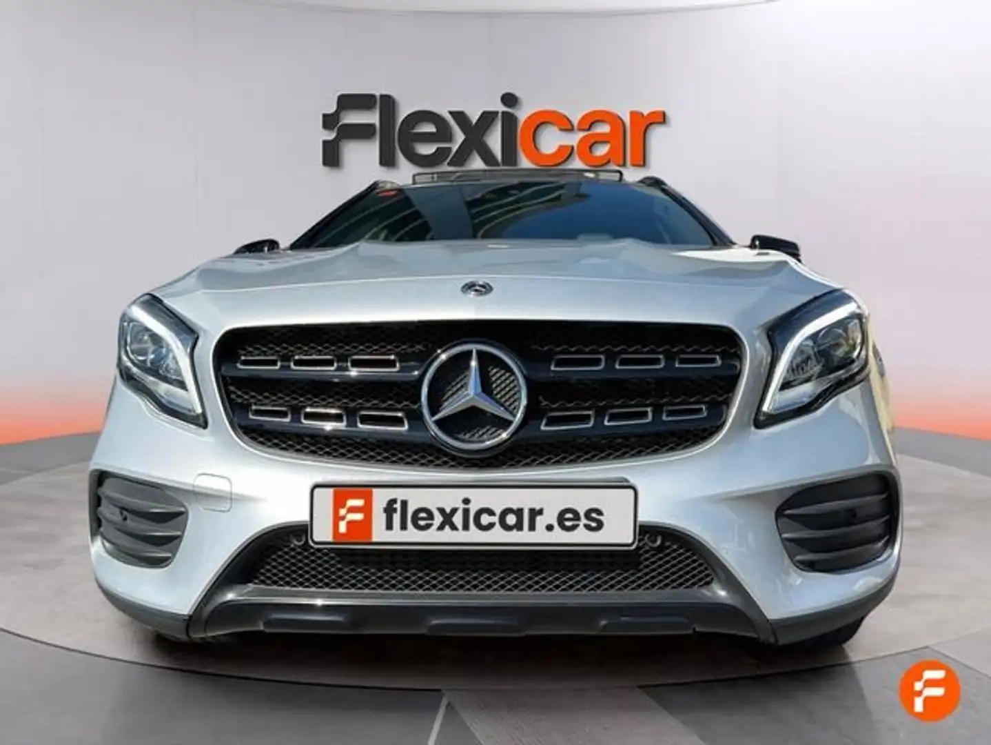 Mercedes-Benz GLA 180 Gris - 2