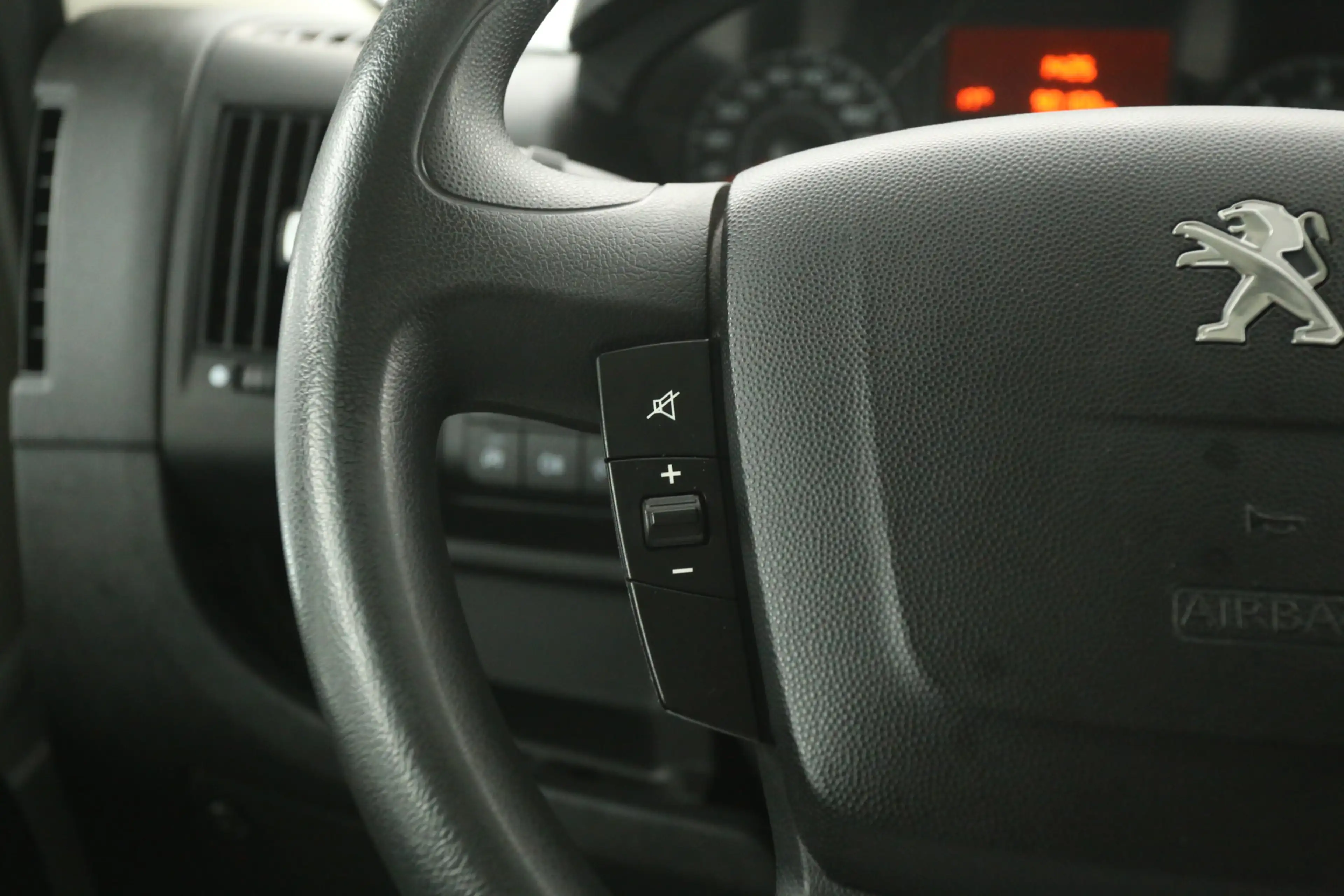 Peugeot Boxer 2.2 BlueHDI 140PK L2H2 | Airco | 3 Zits | Parkeers — photo 14