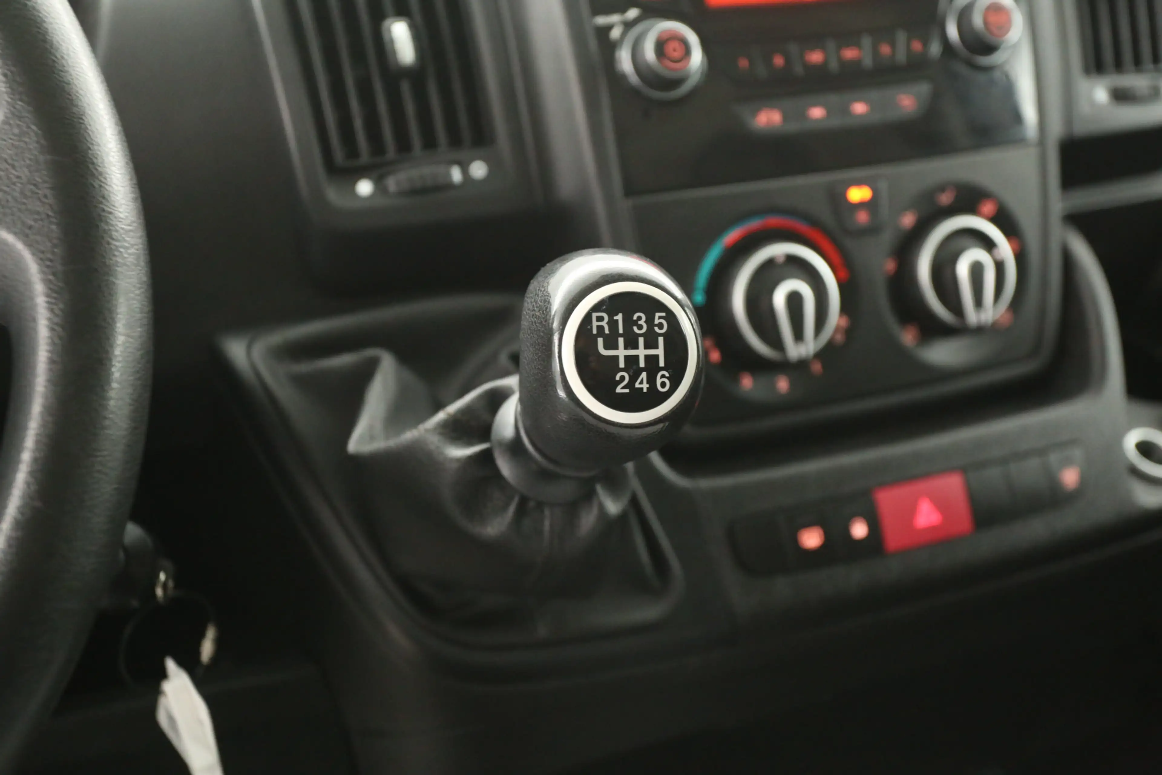 Peugeot Boxer 2.2 BlueHDI 140PK L2H2 | Airco | 3 Zits | Parkeers — photo 16