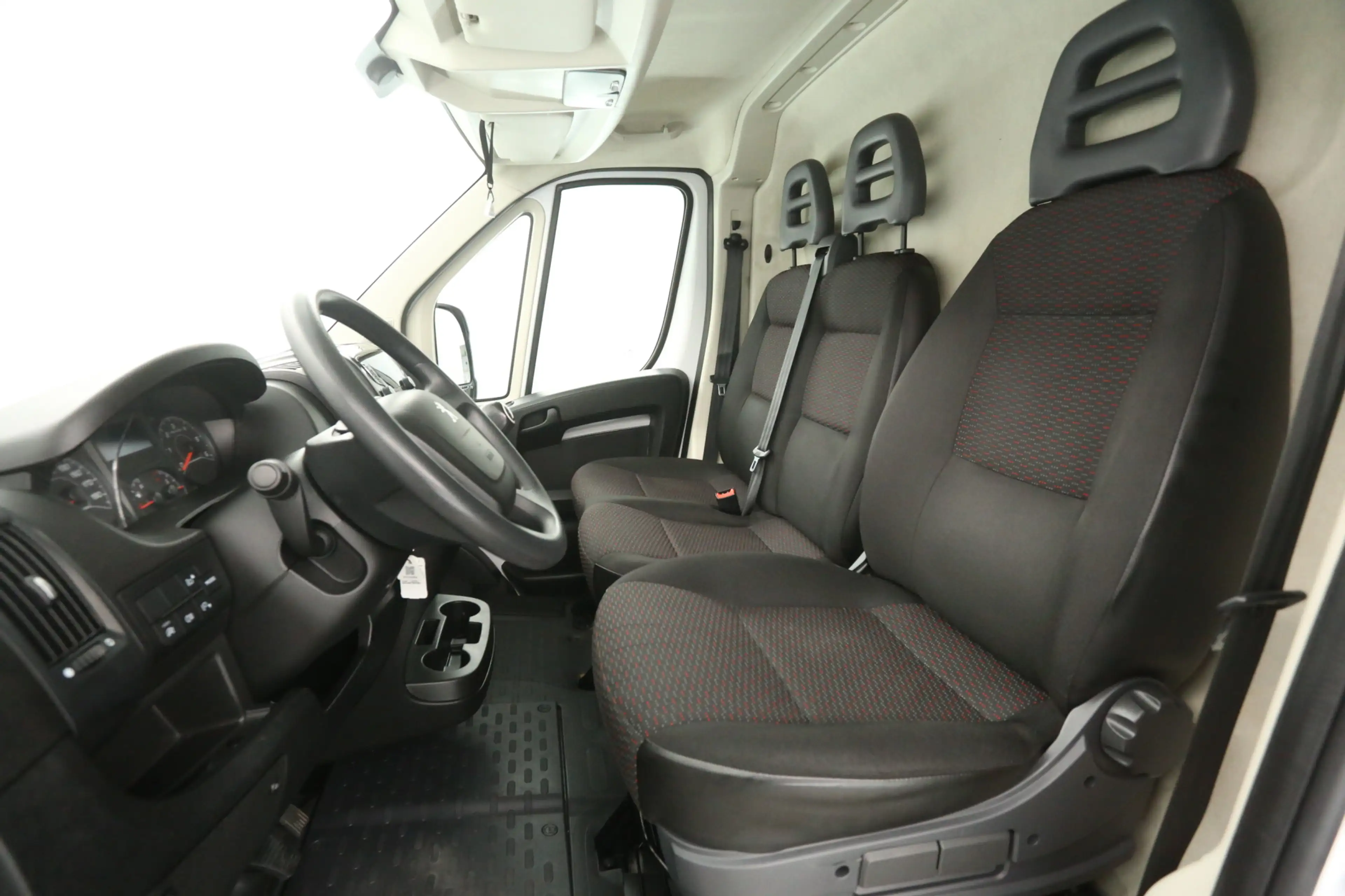 Peugeot Boxer 2.2 BlueHDI 140PK L2H2 | Airco | 3 Zits | Parkeers — photo 9