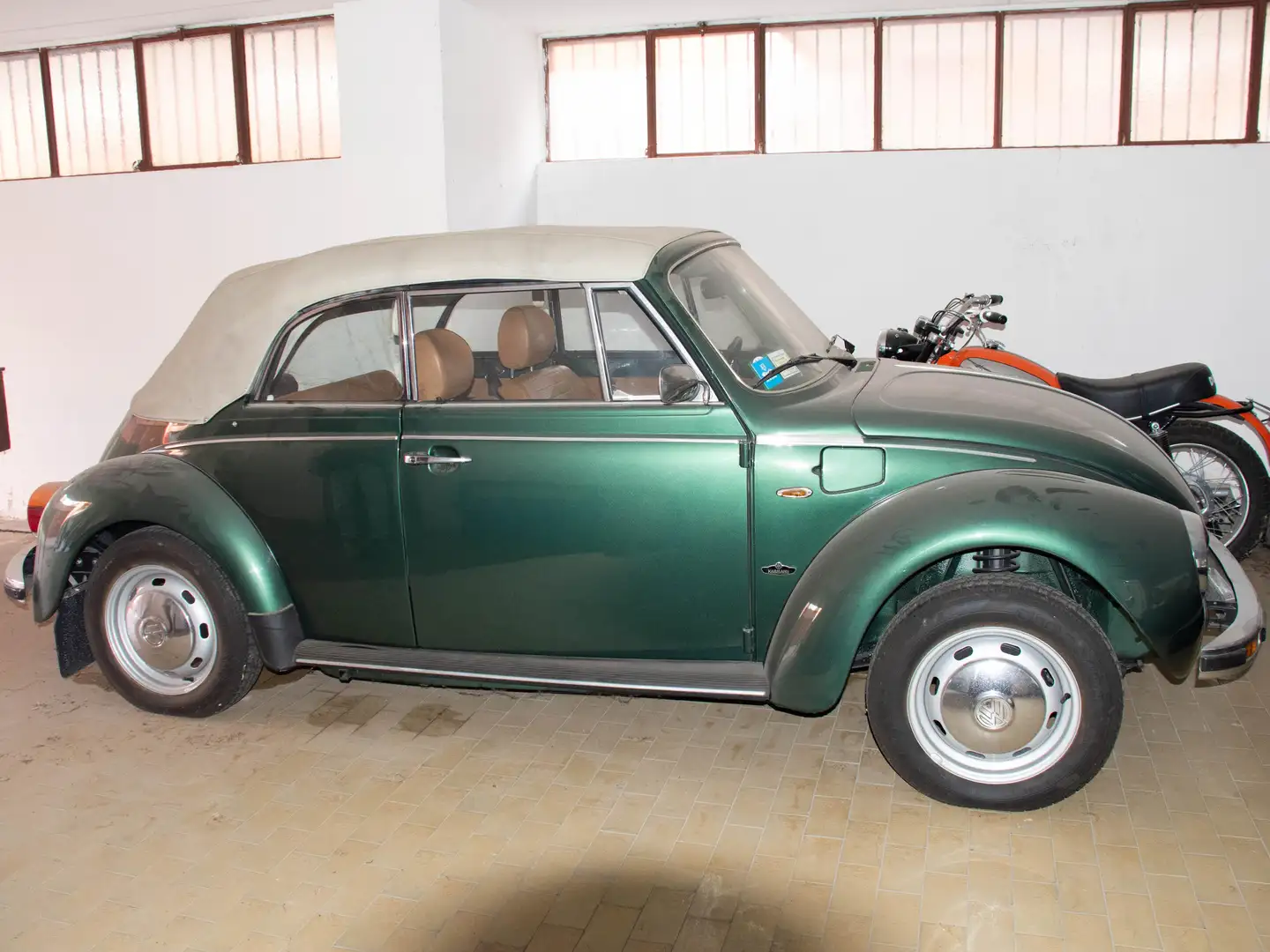 Volkswagen Beetle 15 D 11 Cabriolet Verde - 1