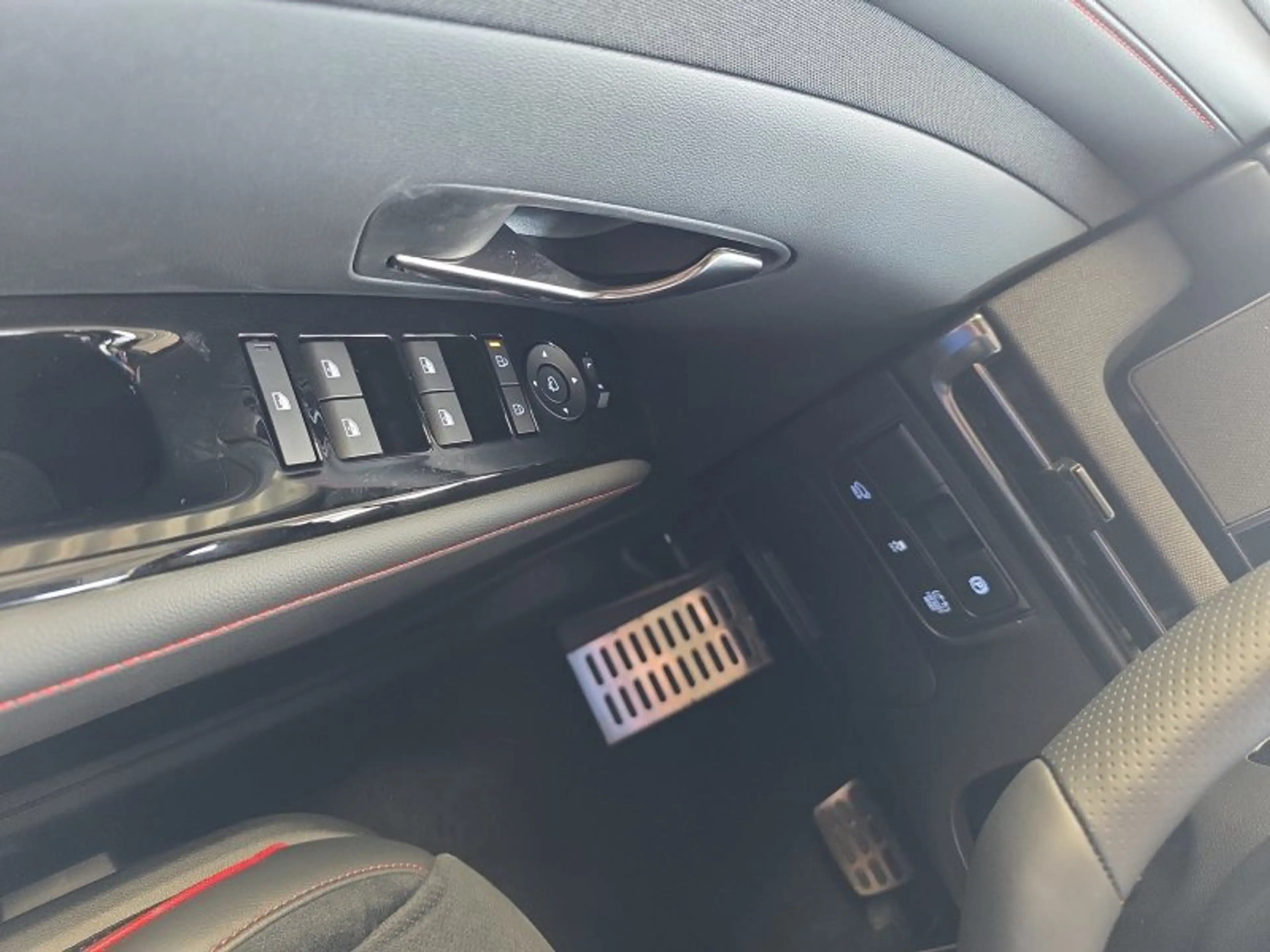 Hyundai TUCSON 1,6T HEV N Line Pano/ACC/Matrix/belüftete Sitze — photo 28
