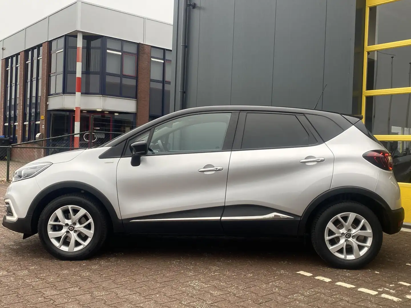 Renault Captur 1.2 TCe Limited BOVAG Garantie Grijs - 2