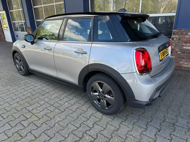 MINI Hatch view 6
