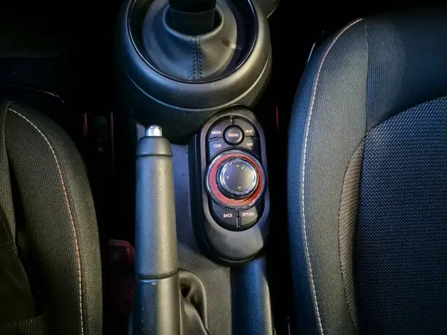 MINI Hatch view 20