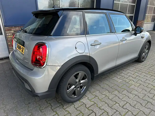 MINI Hatch view 2
