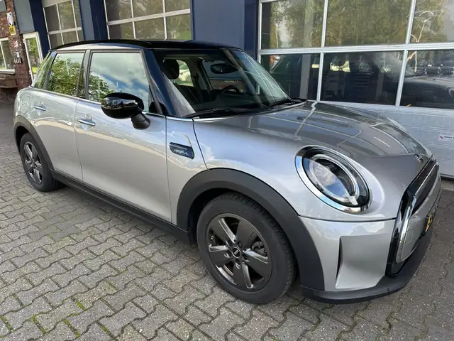 MINI Hatch view 5