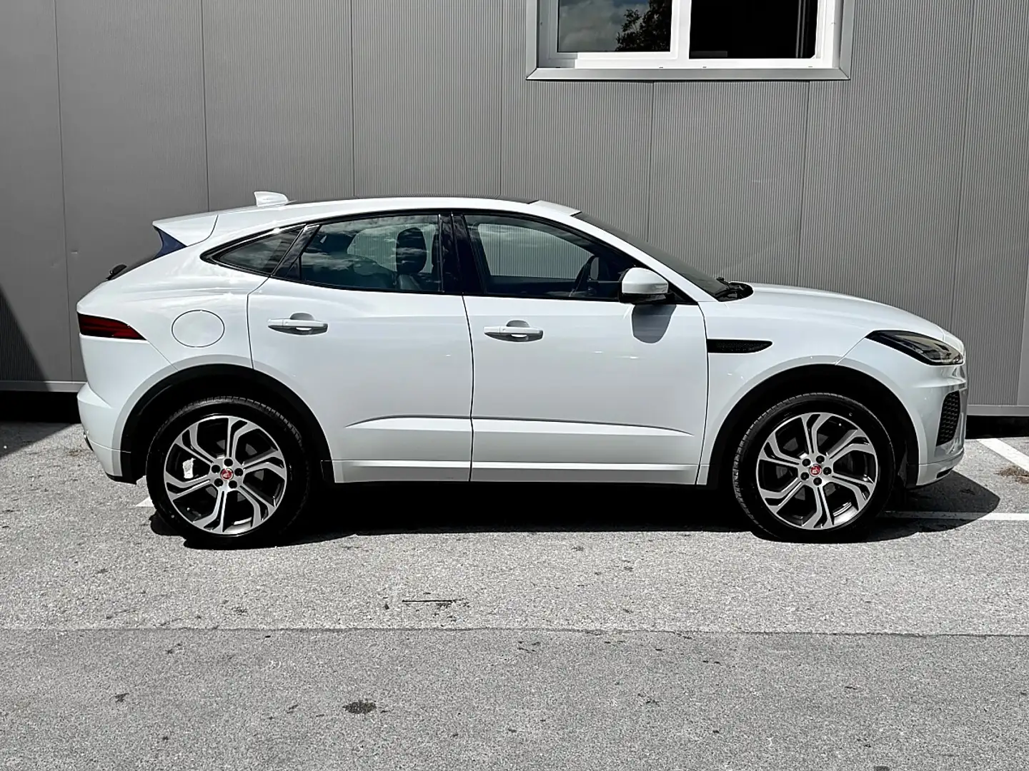 Jaguar E-Pace 2.0DI4 D180 R-Dynamic First-Edition AWD Aut. Weiß - 2