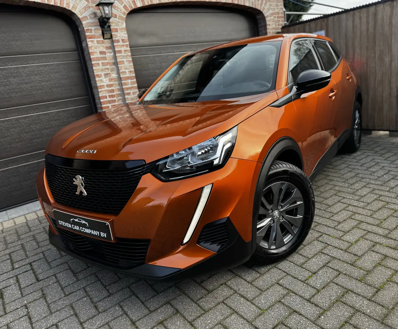 Peugeot 2008 | LED | NAVI | CARPLAY | AIRCO | PDC | LANE KEEP | Orange - 1