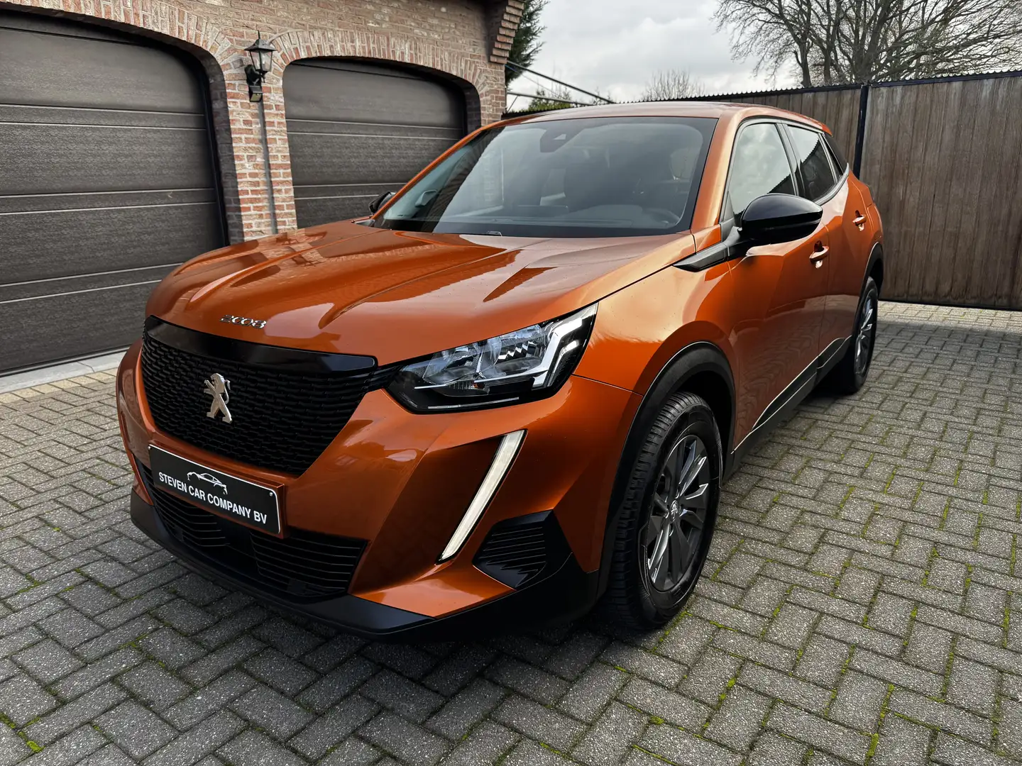 Peugeot 2008 | LED | NAVI | CARPLAY | AIRCO | PDC | LANE KEEP | Orange - 2