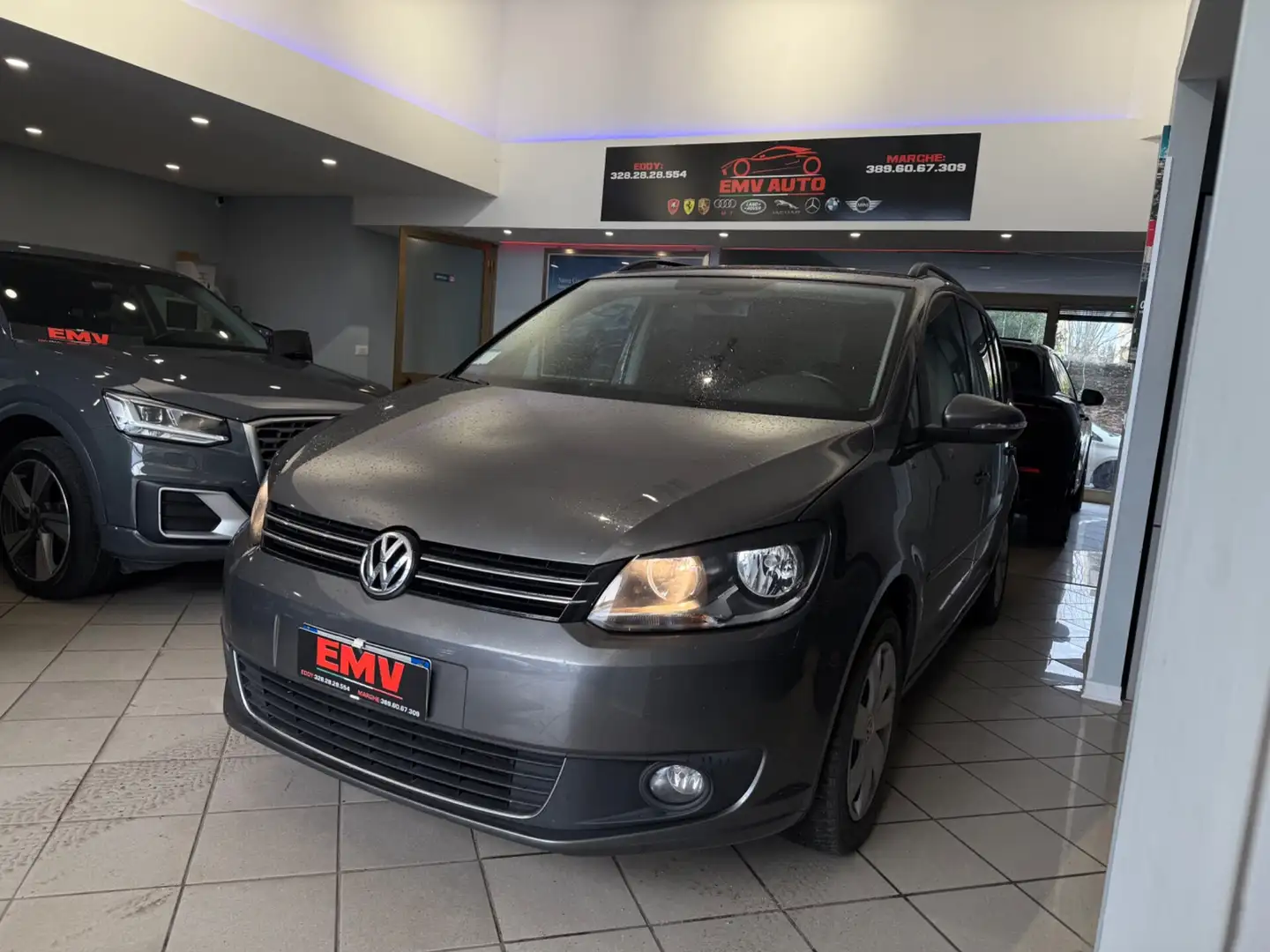Volkswagen Touran 1.6 TDI DSG Comfortline Gris - 2
