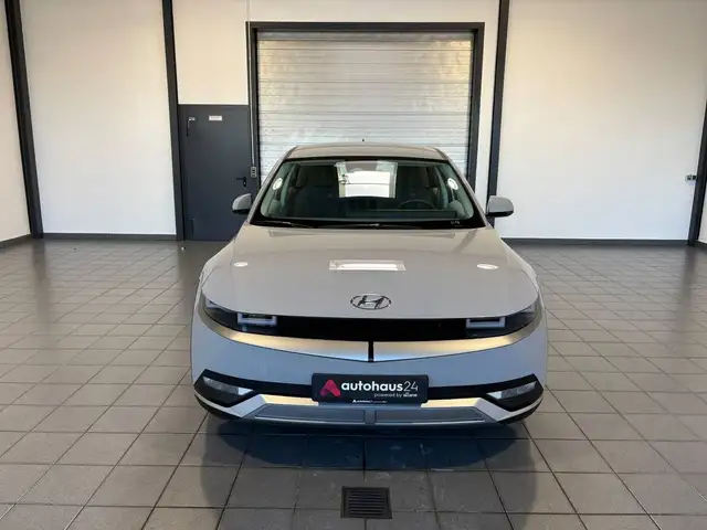 Hyundai Ioniq 5 view 2