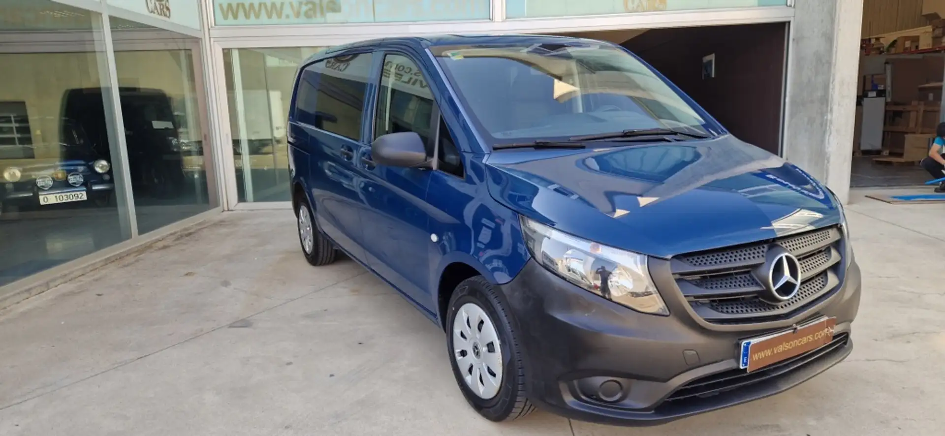 Mercedes-Benz Vito Mixto 114CDI Compacta Blau - 1