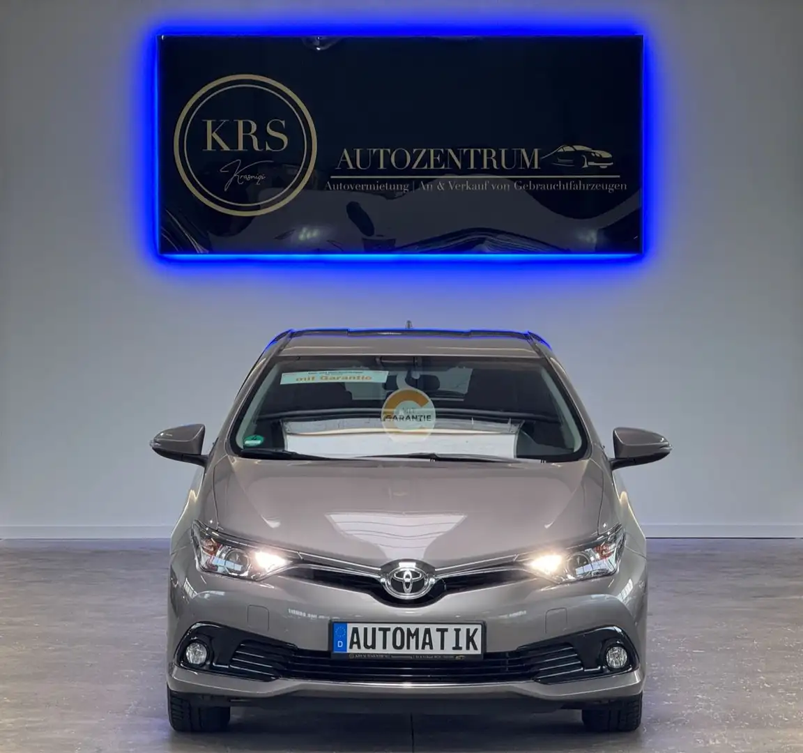 Toyota Auris Lim. Design Edition Automatik*2HND*NAV*RFK Золотистый - 2