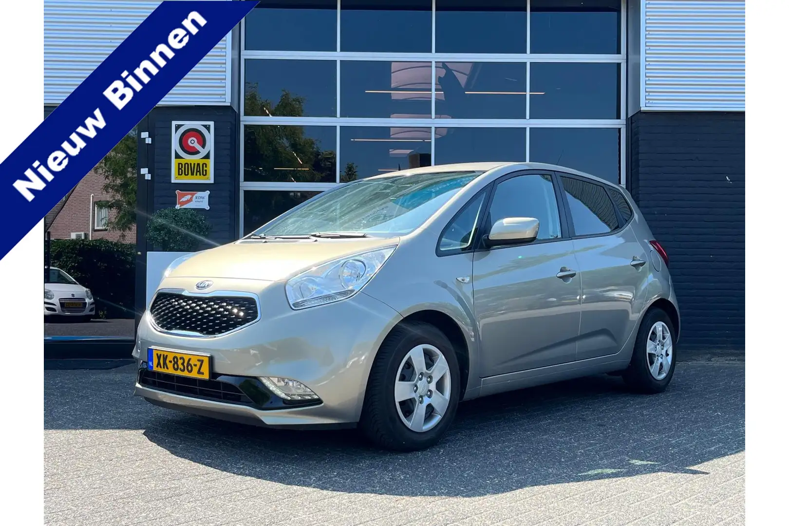 Kia Venga 1.4 CVVT DynamicPLusLine, Airco, Bluetooth, Camera Grijs - 1