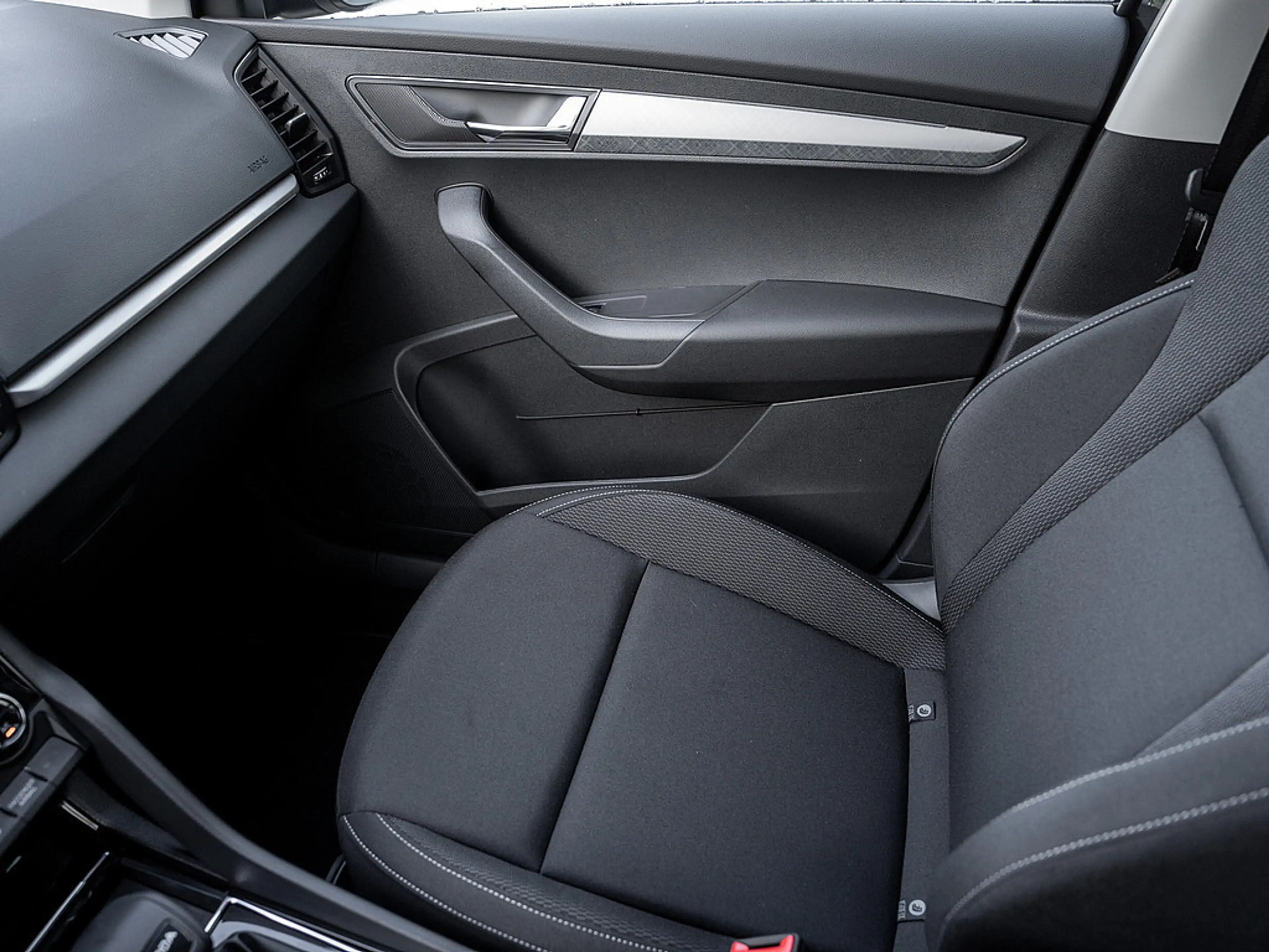 Skoda Karoq 1.5 TSI Selection LED FACEL. ACC AHK — photo 10