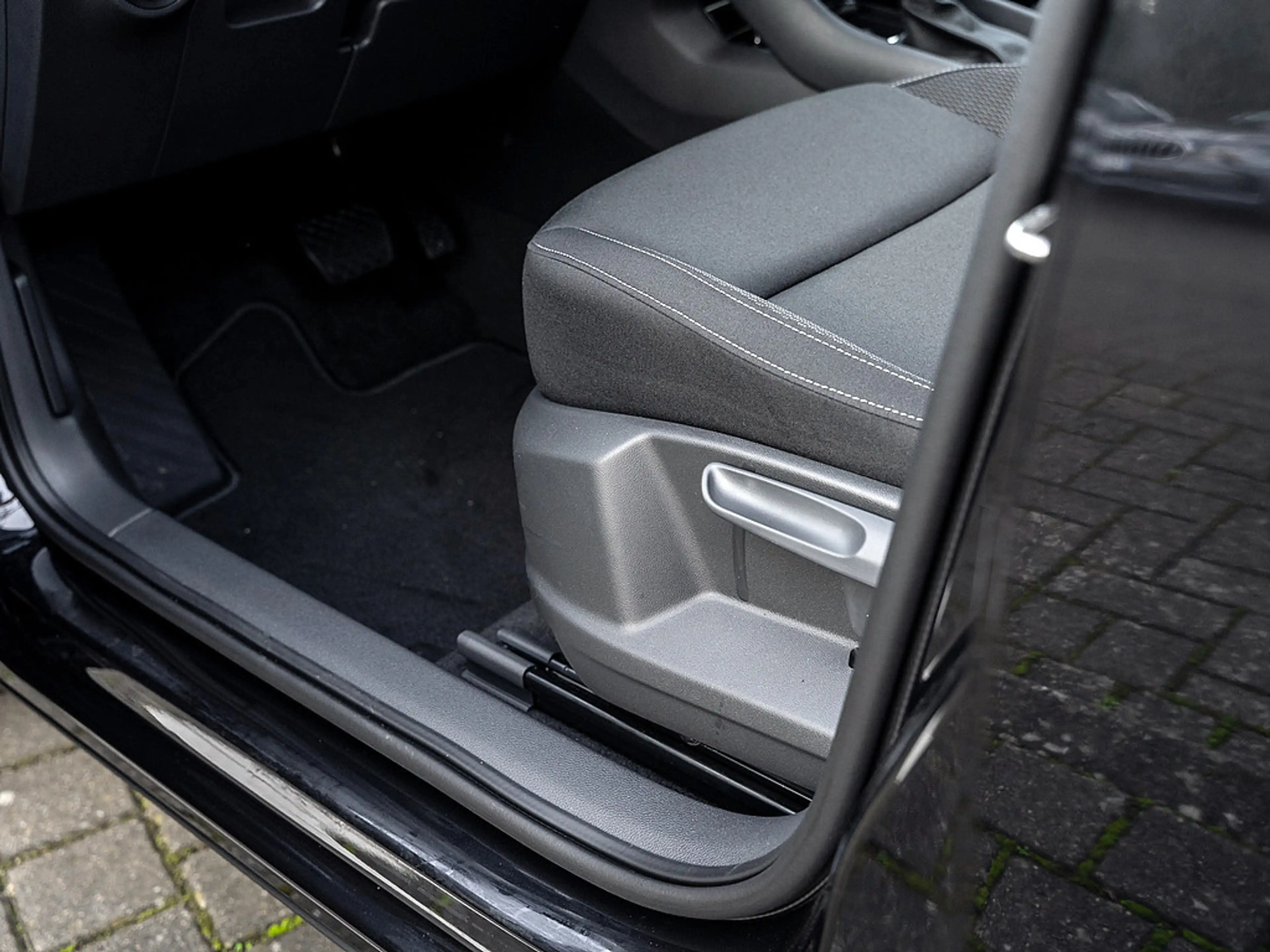 Skoda Karoq 1.5 TSI Selection LED FACEL. ACC AHK — photo 15