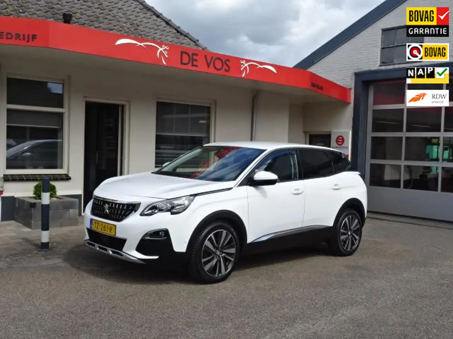 Peugeot 3008 1.2 PureTech Allure Blanc - 1