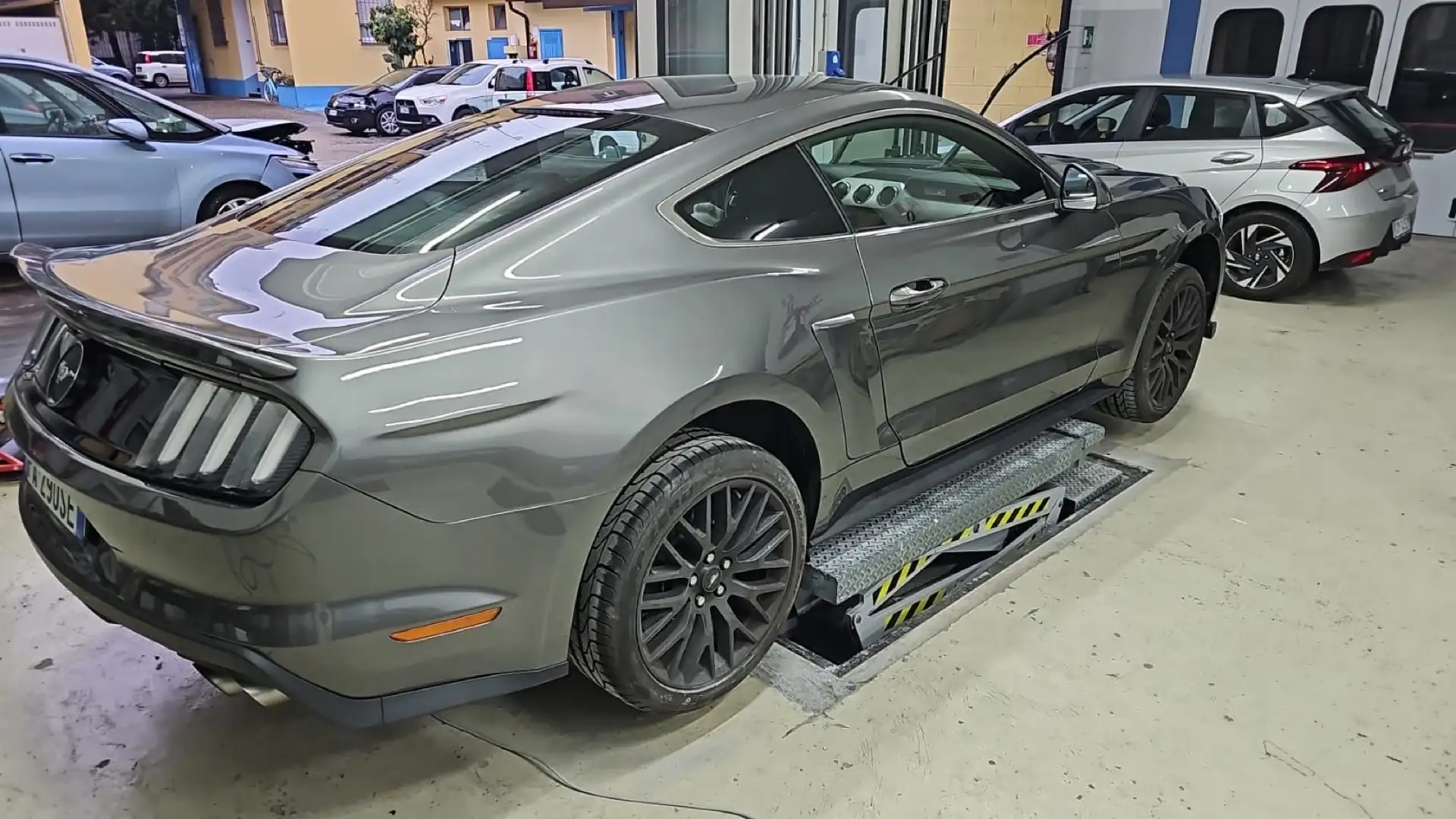 Ford Mustang Fastback 2.3 ecoboost 317cv auto Grigio - 2
