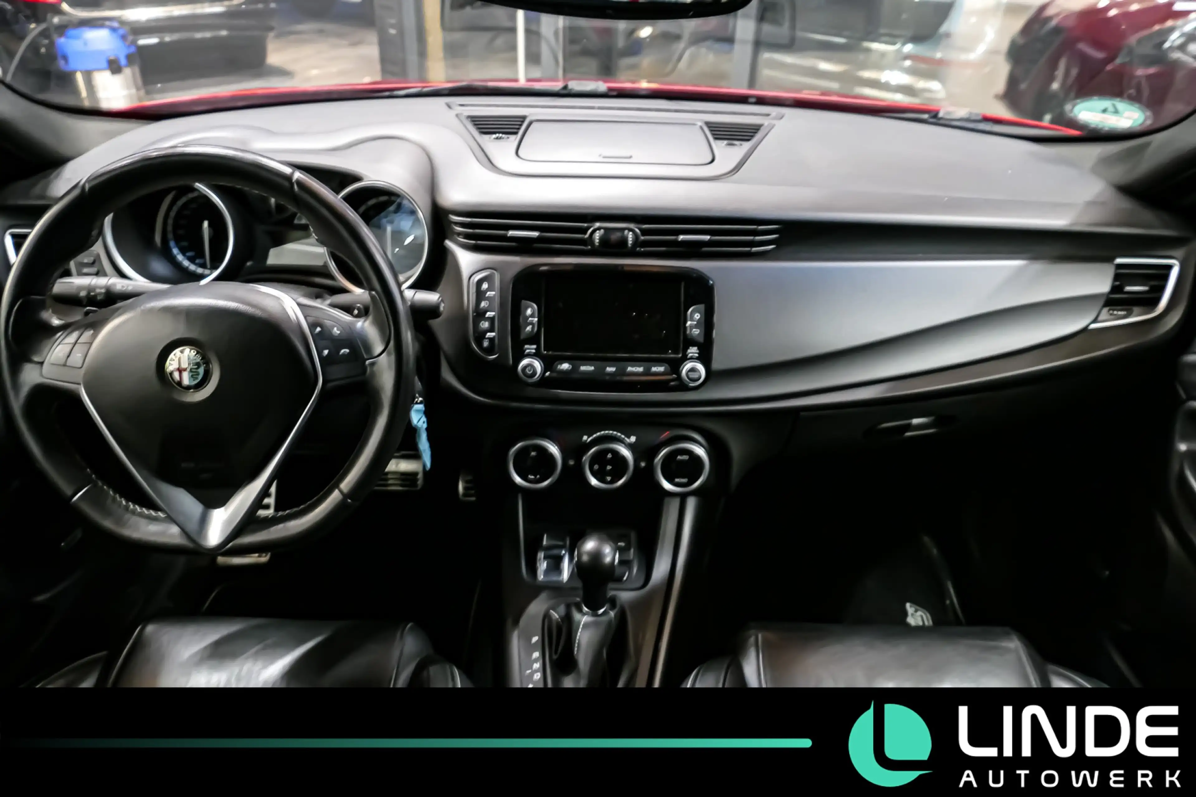 Alfa Romeo Giulietta Quadrifoglio Verde |SHZ|BI-XENON|BOSE — photo 11