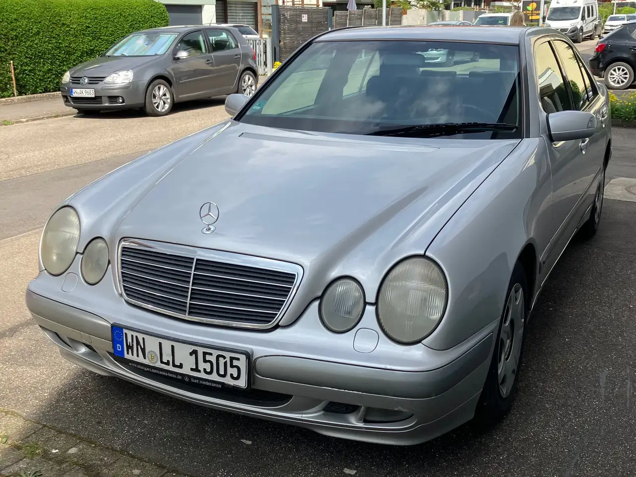 Mercedes-Benz E 240