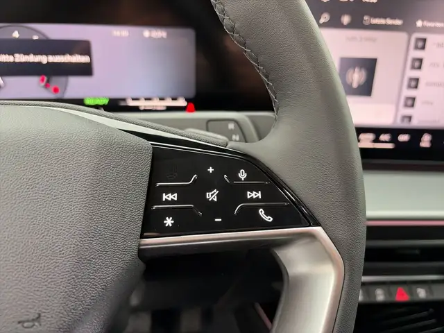 Audi Q3 view 10