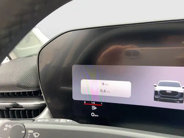 Audi Q3 view 12
