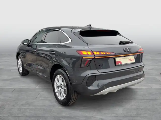 Audi Q3 view 4
