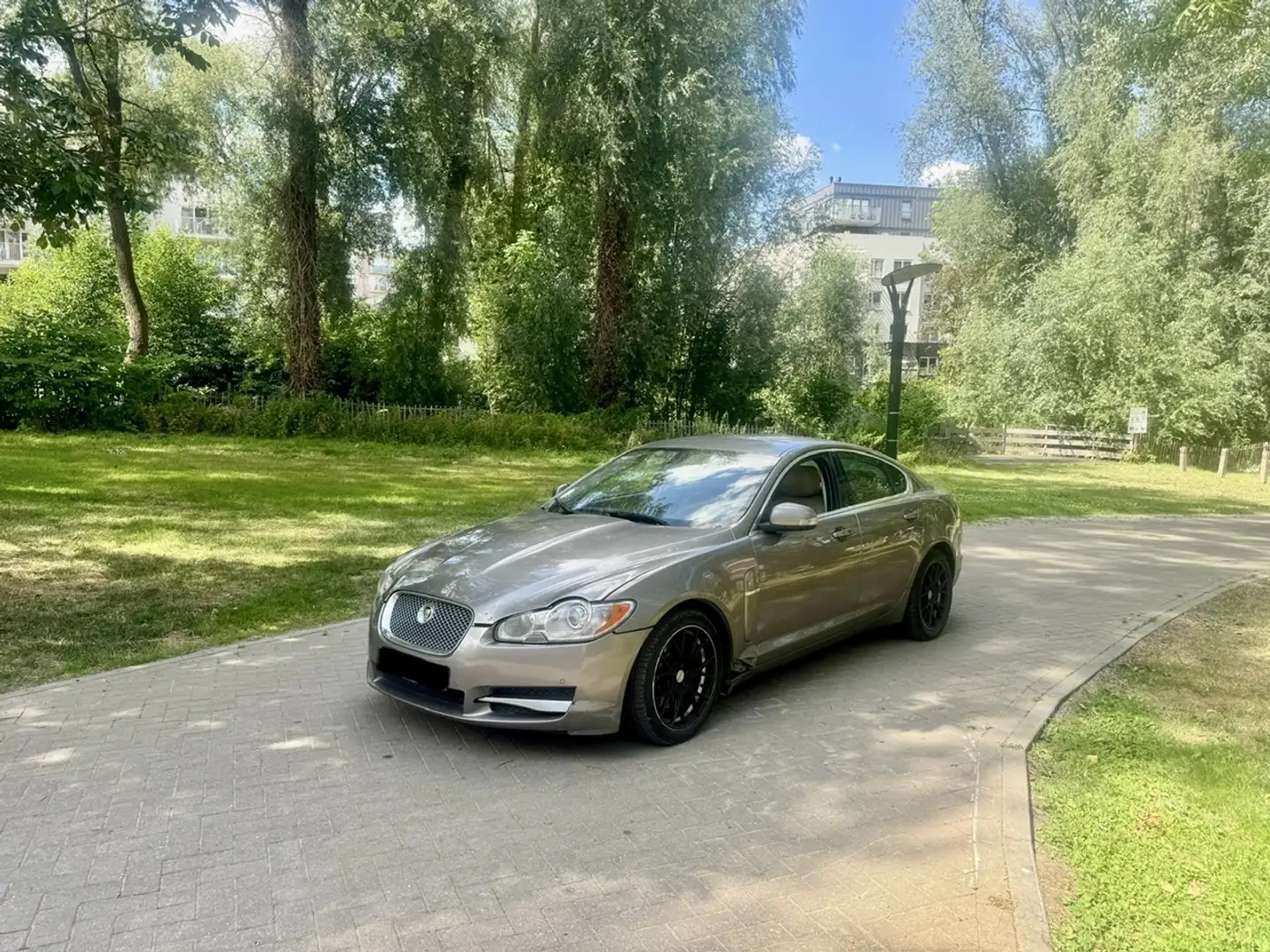 Jaguar XF XF 2.7 Turbo V6 Premium Luxury Grijs - 1