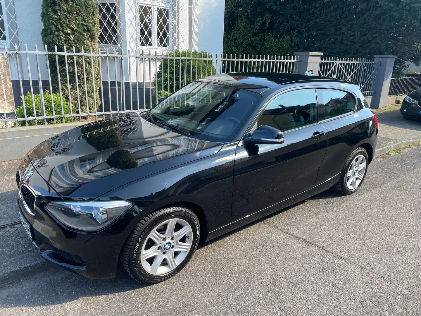 BMW 114 orig. 75800 km, 2. Hand, PDC, Klima, guter Zustand Černá - 1