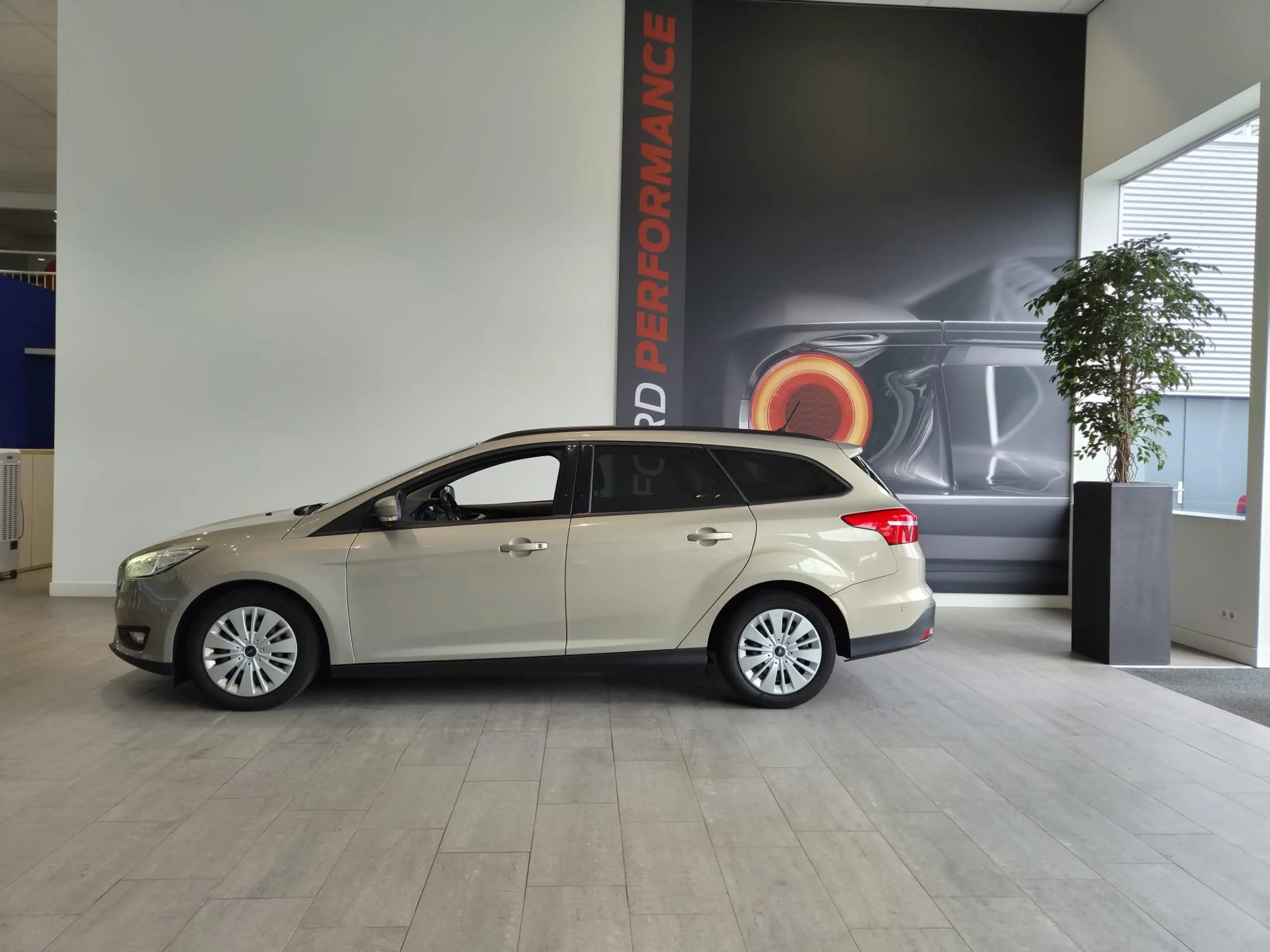 Ford Focus Wagon 1.0 Titanium Edition | AIRCO | CRUISECONTROL — photo 3