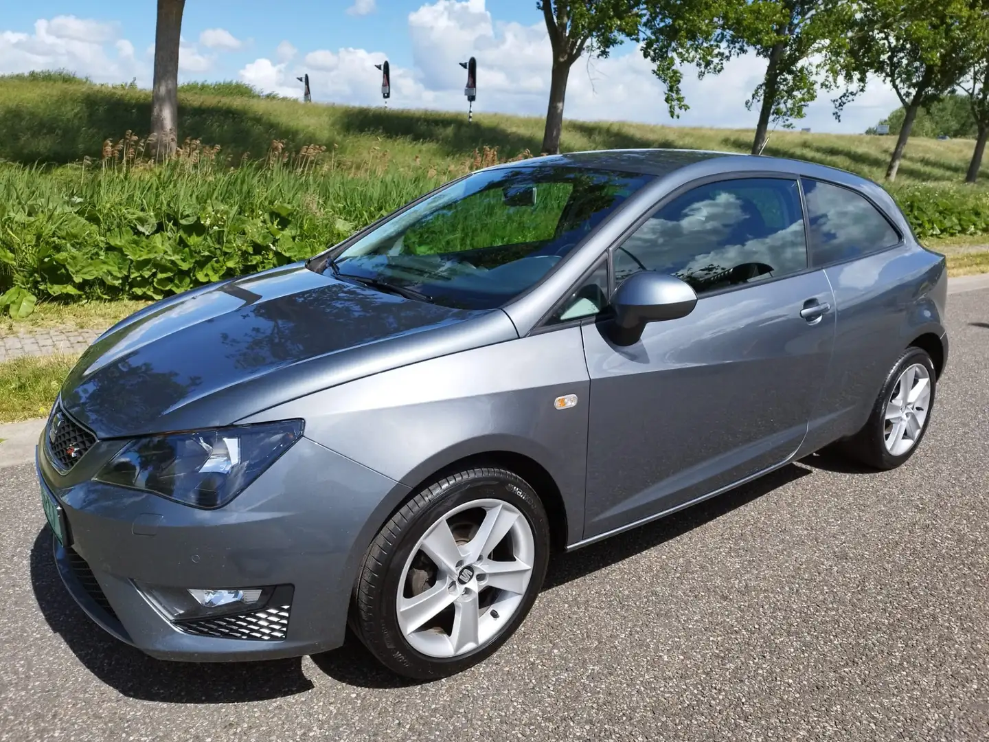 SEAT Ibiza 1.2 TSI FR ** Carplay ** Bluetooth ** NAVI ** ** 1 Grijs - 2