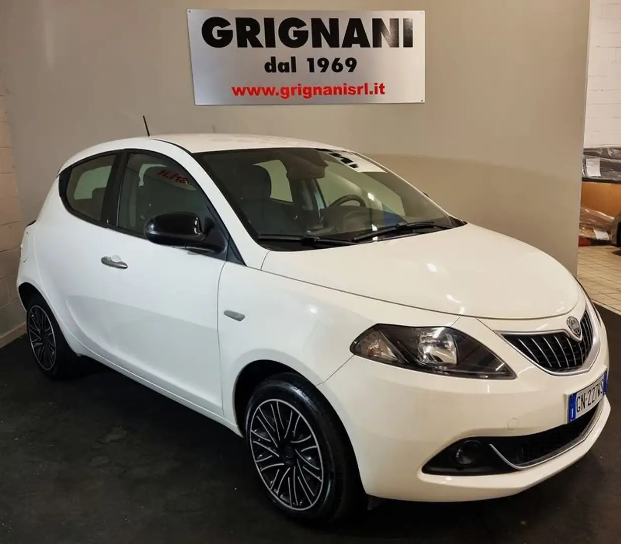 Lancia Ypsilon 1.0 FireFly 5 porte S&S Hybryd Gold Bianco - 1