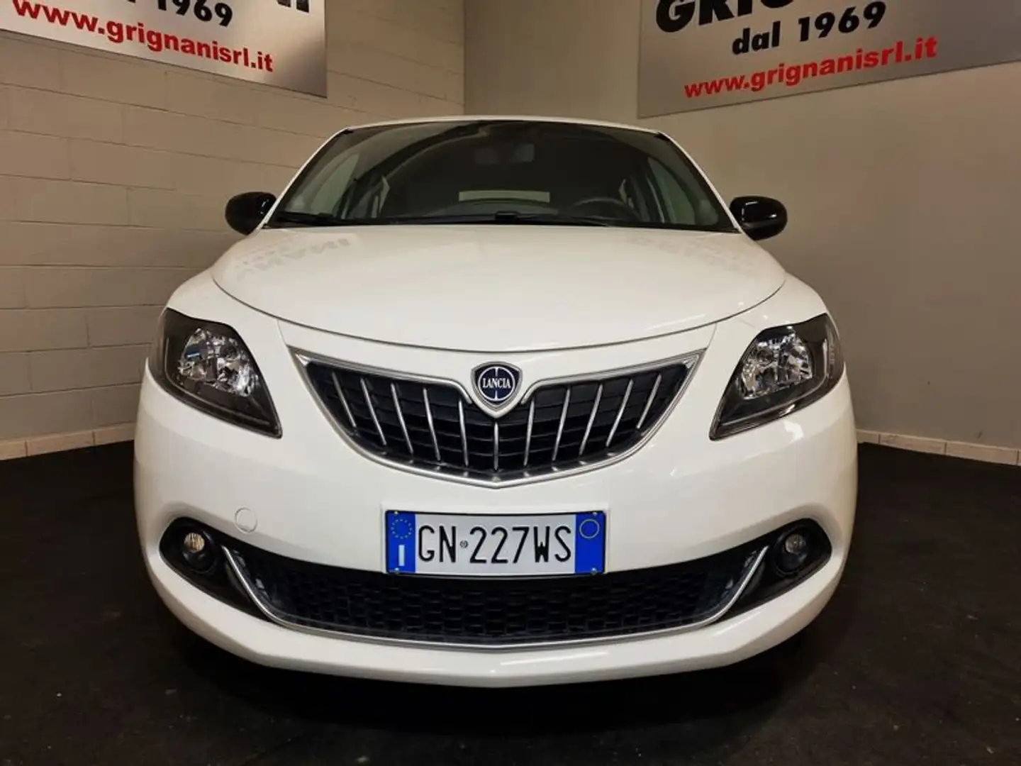 Lancia Ypsilon 1.0 FireFly 5 porte S&S Hybryd Gold Bianco - 2